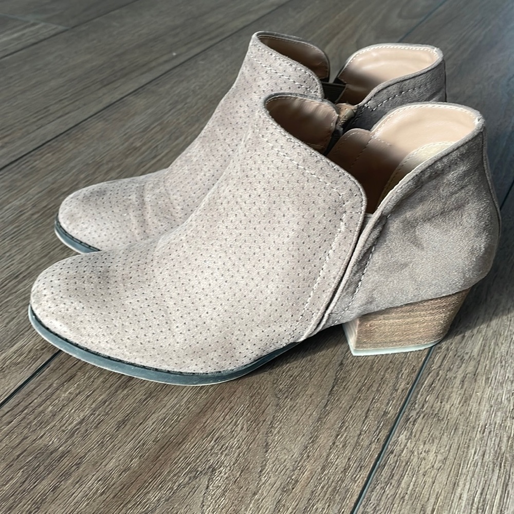 Gray Suede Ankle Booties Women’s 7.5